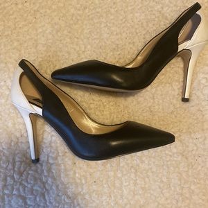 White House Black Market black and white pump size 6.5